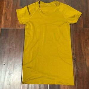Lululemon Swiftly Tech Short Sleeve Shirt 2.0 Women’s Size 8 Gold